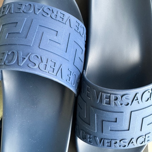 BNIB Versace Pool Slides - Picture 3 of 6